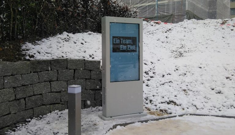 digitale-info-stele-digitaler-public-screen-outdoor-ip6515548960310098115001554896031