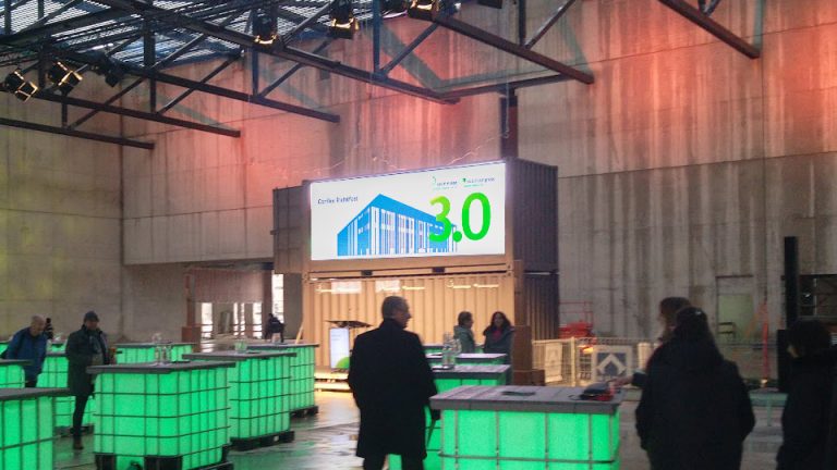 Kölnmesse feiert Richtfest mit LED-Container
